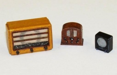 1/35 Old radios