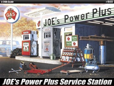 Model Kit budova 15122 - Joe's Power Plus Gas Service Station LE: (1:24) - Academy